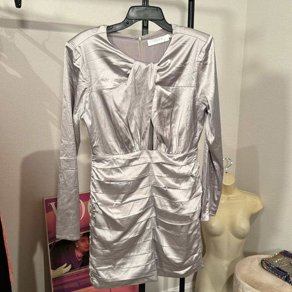 NWT Astr the Label Women's Petrova Crossed Cutout Dress - Silver - Picture 4 of 7